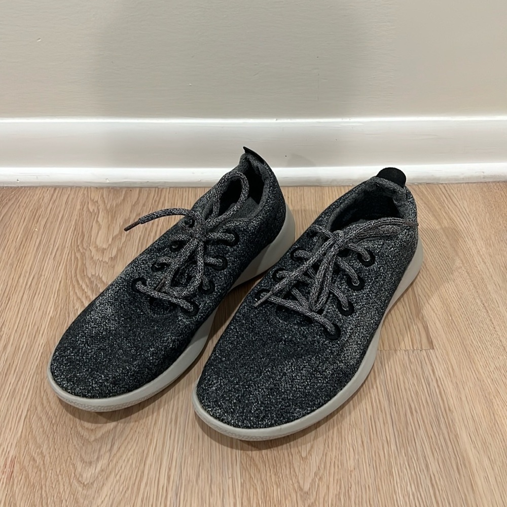 Allbirds Men’s Wool Runners Mizzles M11, Dark Grey (Light Grey Sole)